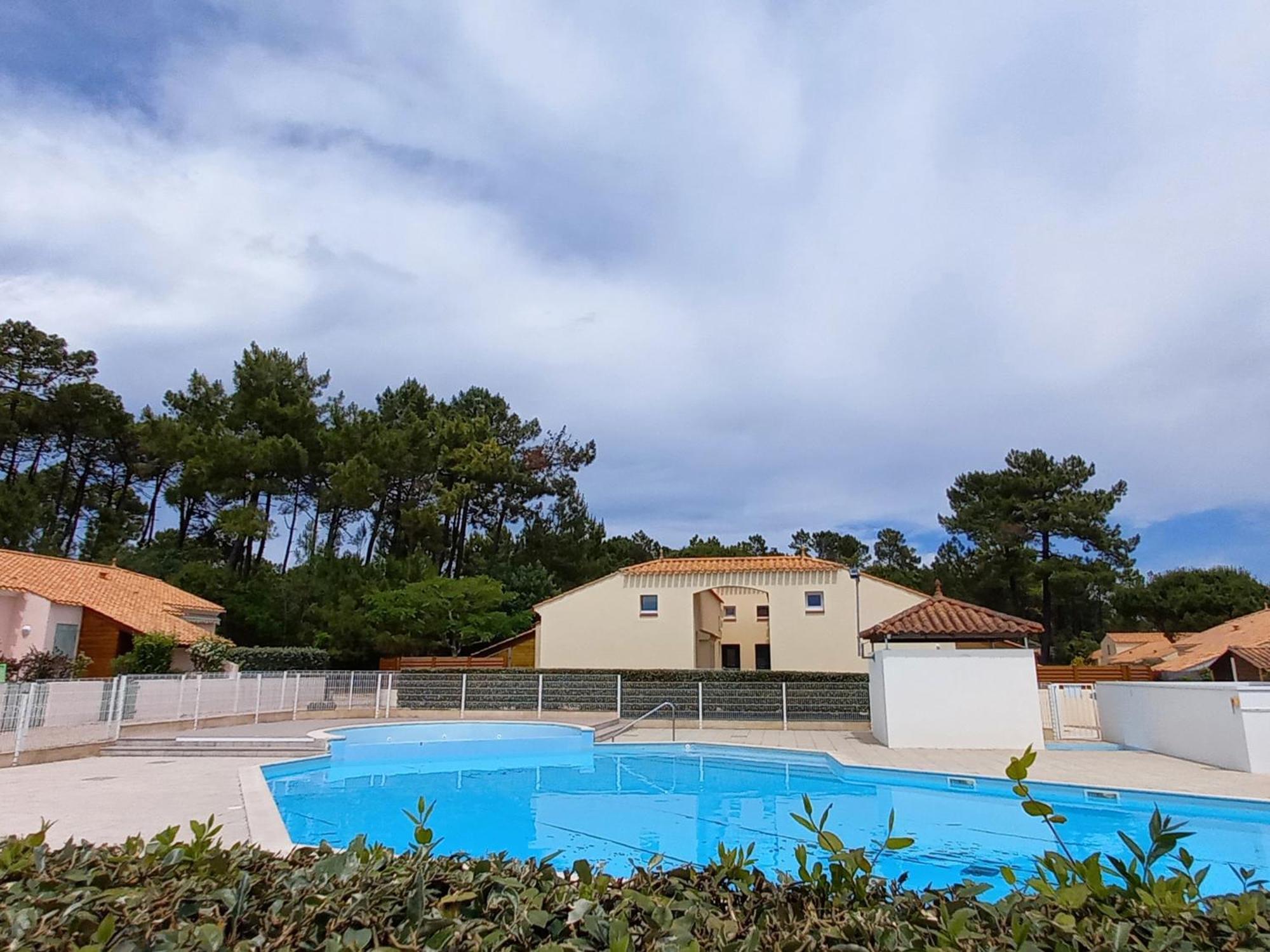 Maison Avec Piscine Et Jardin A Saint Jean De Monts - Ideale Familles, Proche Plages Et Foret - Fr-1-323-440 Villa Exterior photo